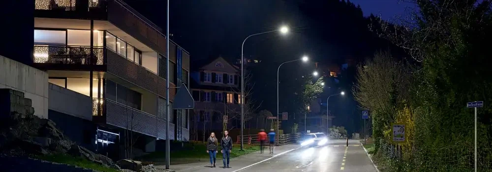 Fig.5 Key Differences in Road Lighting Applications of LED Street Lights and Metal Halide(1) Fig.5 Key Differences in Road Lighting Applications of LED Street Lights and Metal Halide(1)